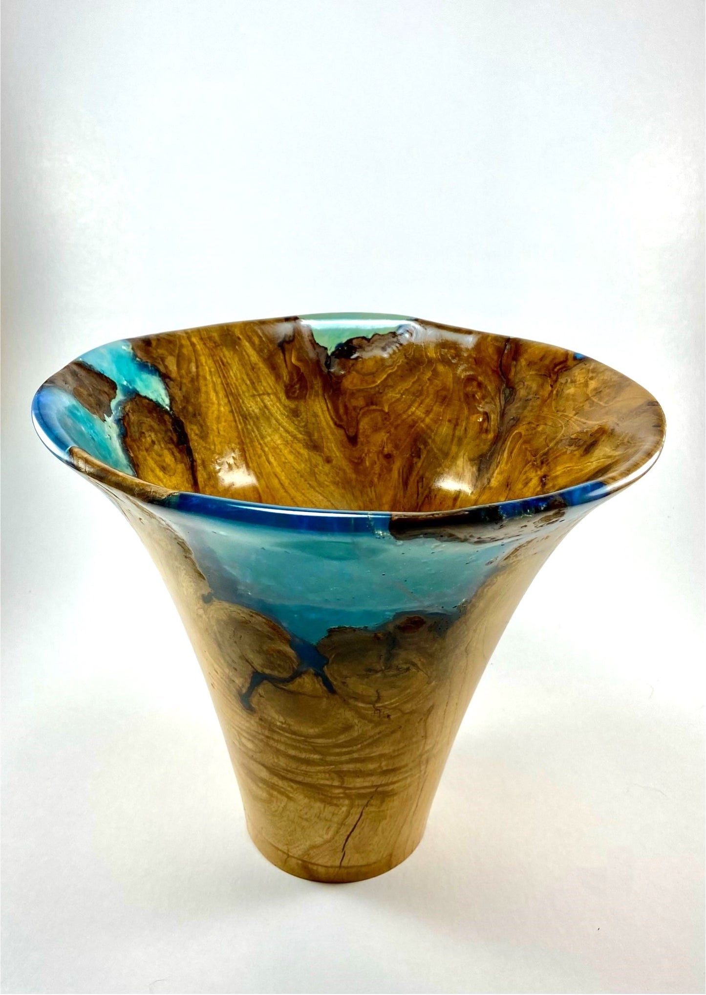 LG Resin/Wood Decorative Vase